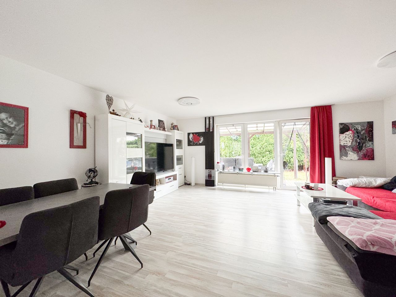 Moderne Doppelhaushälfte mit 5 Schlafzimmern und 2 Bädern in Troisdorf