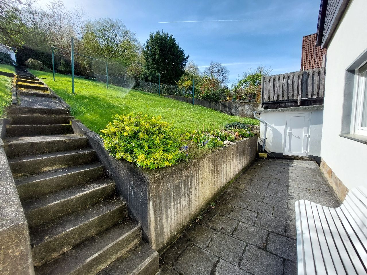 Ein Teil der nach Süden ausgerichteten Terrasse