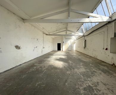 LAGERHALLE 172m² IN DER KREFELDER INNENSTADT ZU VERMIETEN!