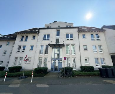 Siegburg: zentral und ruhig gelegene 3 Zimmer-Wohnung, Terrasse, ca. 76 m², Stellplatz