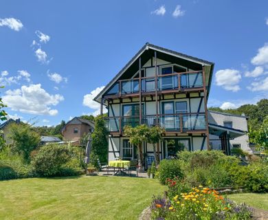 Charmantes einseitig angebautes Landhaus mit Ausblick auf den Golfplatz Schloss Auel