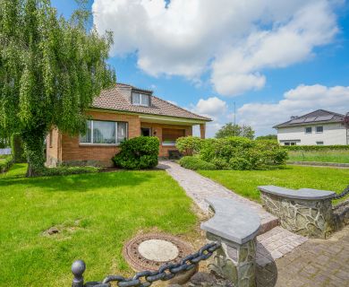 Charmanter Bungalow mit Ausgebautem Dachboden und Traumgarten