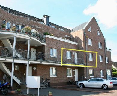 Gut geschnittene 3-Zimmer-Wohnung mit eigenem Eingang, Balkon  und  Tiefgaragenstellplatz