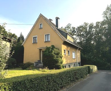 Großzügiges Ein-/Zweifamilienhaus mit kleinem Apartment und angrenzendem Waldgrundstück – nahe Hamm/Sieg!