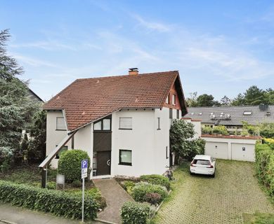 Zweifamilienhaus mit stillem Gewerbe, großer Wohnung und schönem Garten