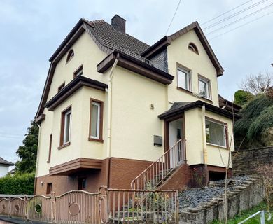 Solides Einfamilienhaus mit Garten und Terrasse in zentrumsnaher Lage von Wissen!