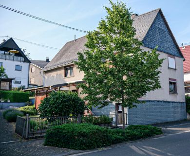 Freistehendes Einfamilienhaus mit Veranda nahe Rennerod!