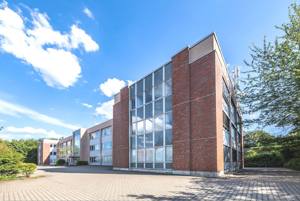 *Provisionsfrei* ca. 460 – 1.393 m² Büro-/Praxisfläche Nähe Indupark zu vermieten.