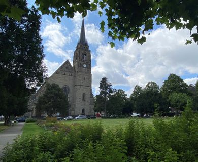 GEPFLEGTE BÜROFLÄCHE IN GUTER LAGE VON KREFELD CRACAU ZU VERMIETEN!