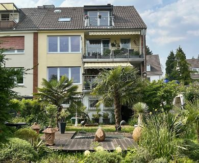 Tolle Perspektive! Dreifamilienhaus auf einem Erbbaugrundstück in begehrter Lage von D`dorf Wersten