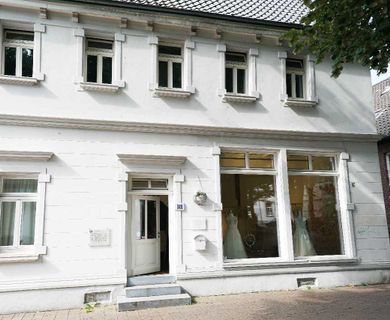 Ratingen-Fußgängerzone: Repräsentative Gewerbefläche in historischem Haus