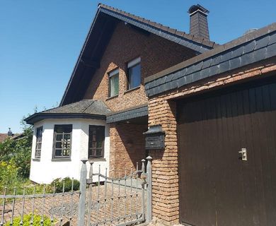 Ihr neues Zuhause wartet auf Sie – Großzügiges Einfamilienhaus mit 6 Zimmern, 2 Küchen  und  2 Bädern