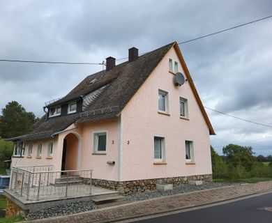 Charmantes Einfamilienhaus in ruhiger Lage mit großzügigen Wintergarten!