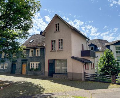 Historisches Ein-/Zweifamilienhaus in Zentrumslage von Wissen!