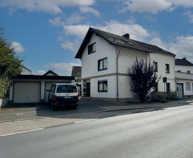 Ein-/bis Zweifamilienhaus mit tollem Grundstück in zentraler Lage von St. Augustin