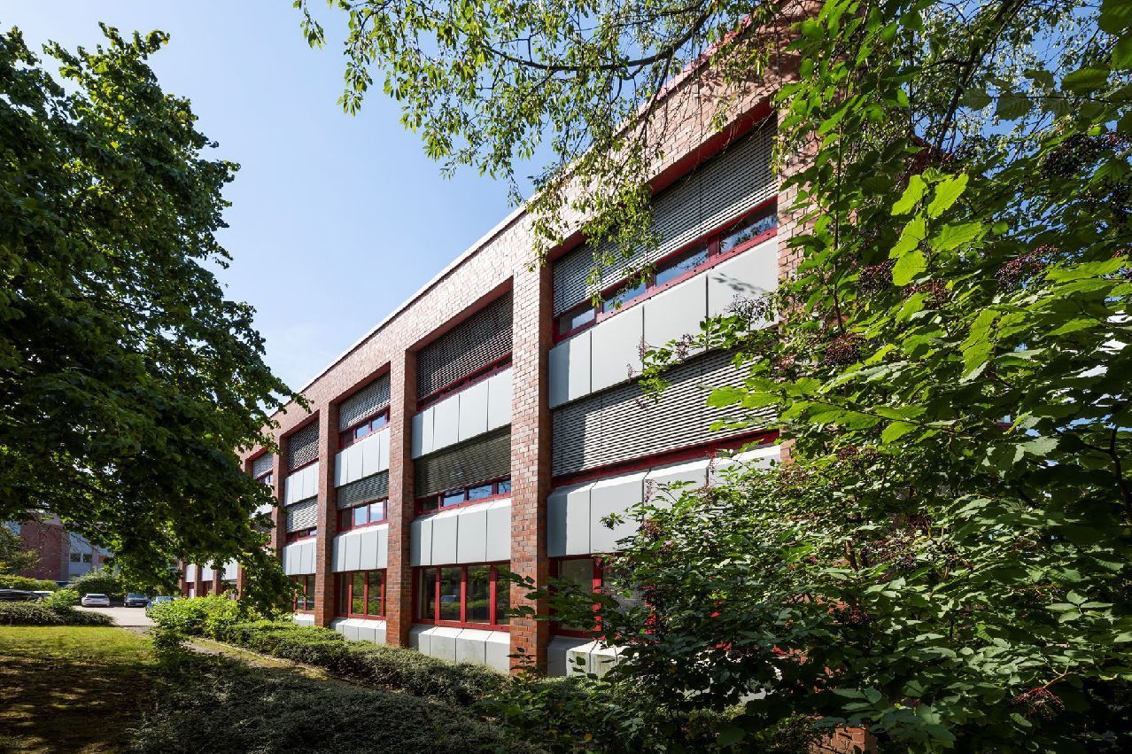 *Provisionsfrei* ca. 460 – 1.393 m² Büro-/Praxisfläche Nähe Indupark zu vermieten.