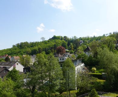 Großzügige 4-5 Zimmer Maisonettewohnung mit Fernsicht über das Wesselbachtal! Keine Käuferprovision!