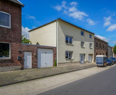 Familienhaus mit großzügigem Raumangebot und großem Garten in attraktiver Lage von Düren-Echtz