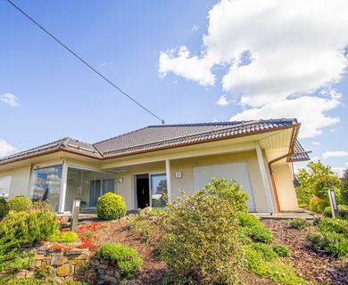 Geräumiger Bungalow in Ortsrandlage zwischen Altenkirchen und Hamm/Sieg!