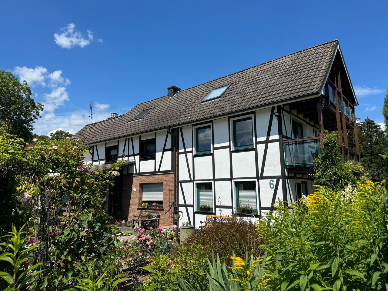 Charmantes einseitig angebautes Landhaus mit Ausblick auf den Golfplatz Schloss Auel