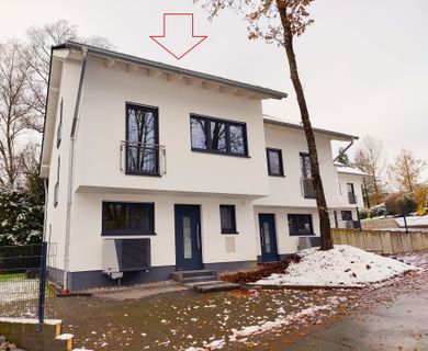 Provisionsfrei bis 31.12.2024! Schlüsselfertiger und energieeffizienter Neubau als DHH in idyllischer Lage!