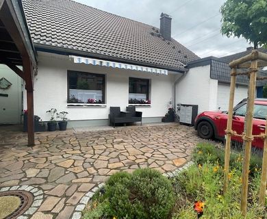 Hennef-Edgoven: Freistehendes Einfamilienhaus – 257 m²Wohnfläche / 8 Zimmer / Traumblick über Hennef