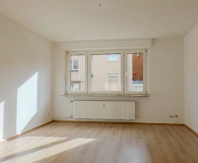 Helle 3-Zimmer-Erdgeschosswohnung mit Balkon in gepflegtem Mehrfamilienhaus