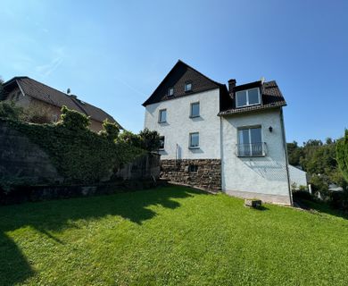 Einfamilienhaus mit Einliegerwohnung in schöner Höhenlage von Lohmar!