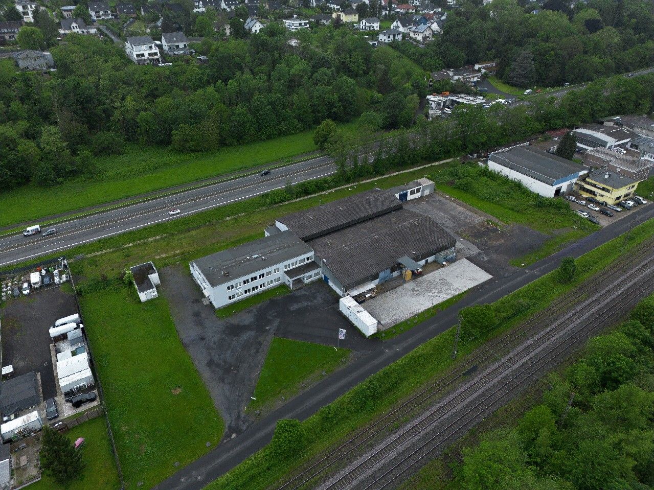 Produktion-/Lager und Büroflächen mit bester Verkehrsanbindung